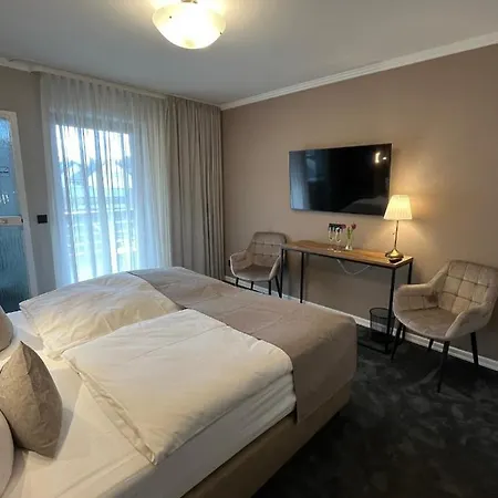 Zum Faehrturm Hotel 3*