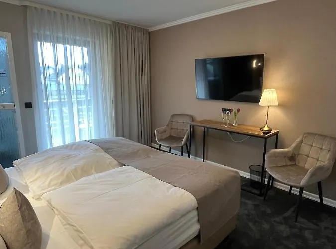 Zum Fährturm Hotel 3*